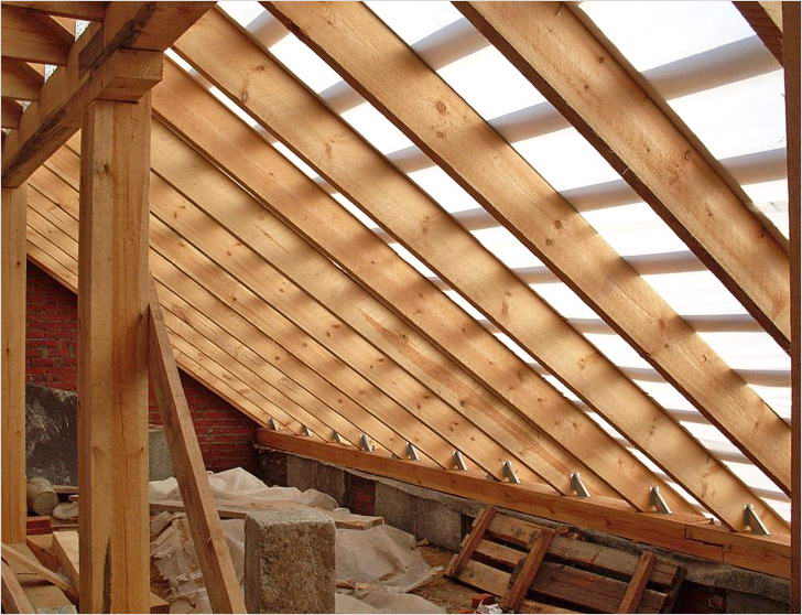Cómo hacer un techo a dos aguas con sus propias manos: características de diseño e instalación.