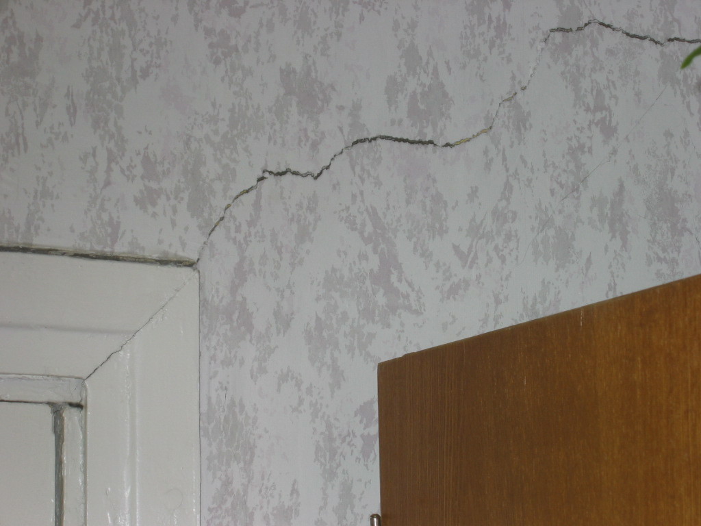 трещины на стенах дома ремонт
